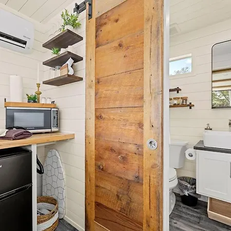 New The Sunrise Cozy Container Home Fredericksburg Exterior photo