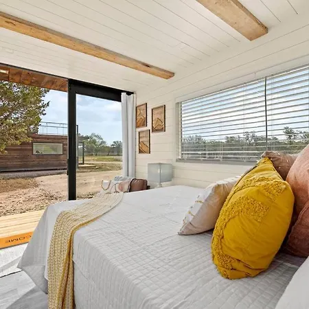 New The Sunrise Cozy Container Home Fredericksburg Exterior photo