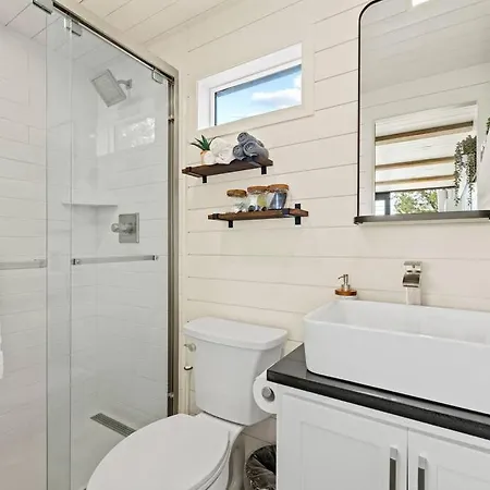 New The Sunrise Cozy Container Home Fredericksburg Exterior photo
